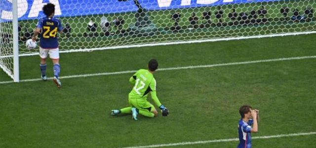 九游体育-大规模轮换作茧自缚 短短四日森保一从球圣变罪人